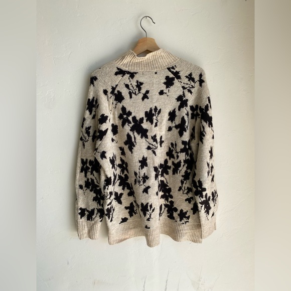Liz Claiborne mock neck floral sweater - Picture 4 of 4
